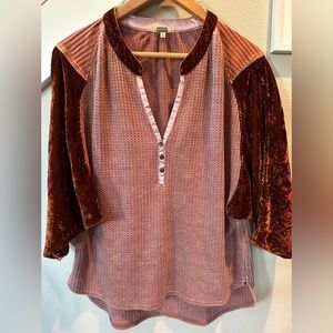 Buckle Gimmicks Waffle Knit Top in Large